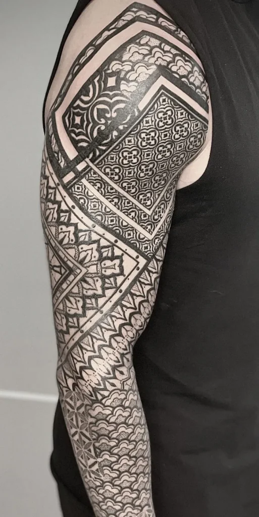 Taylor's Arm, geometric and ornamental tattoo by Simon Halpern, Kāneʻohe, Oahu