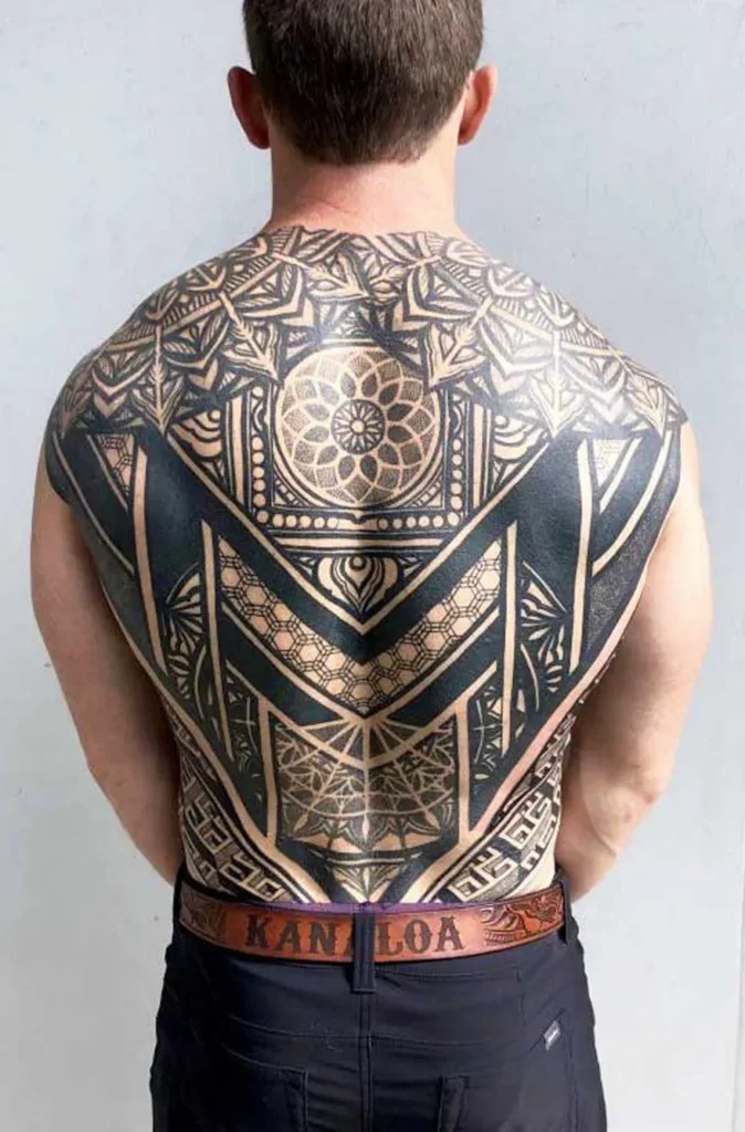 Jake's Backpiece, ornamental tattoo by Simon Halpern, Kāneʻohe, Oahu