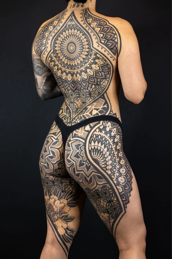 Sai's Backpiece, geometric and ornamental tattoo by Simon Halpern, Kāneʻohe, Oahu
