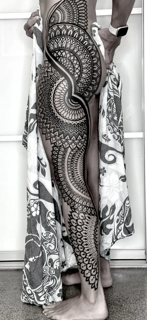 Stephanie's Leg, ornamental tattoo by Simon Halpern, Kāneʻohe, Oahu