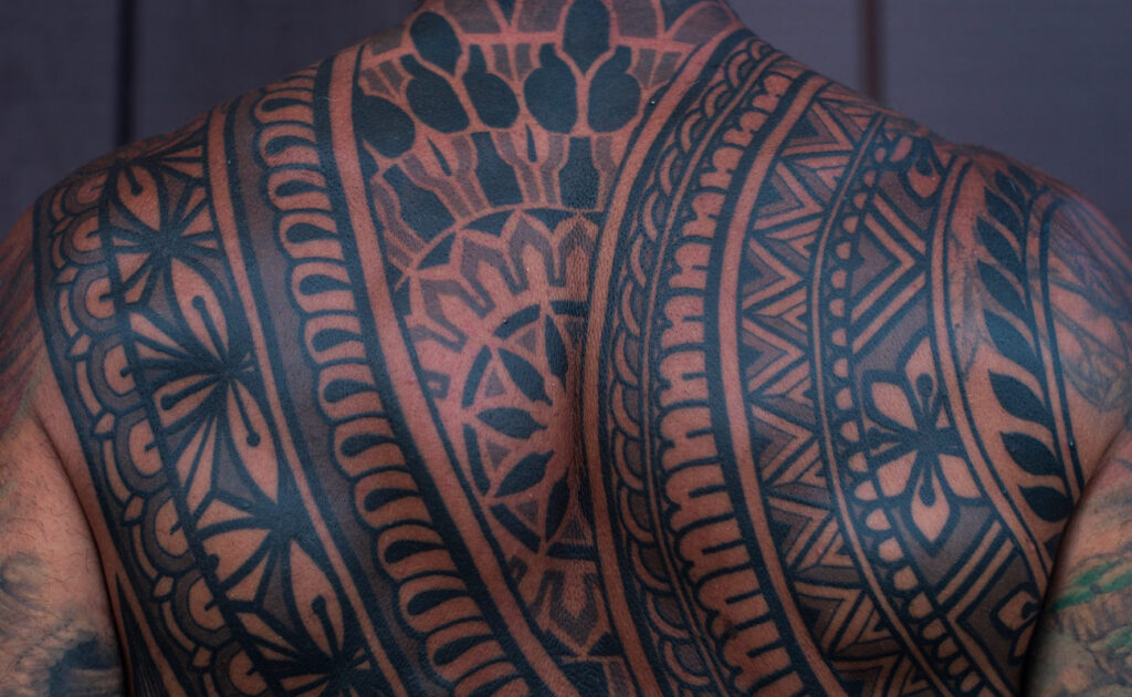 Jeremiah's Ornamental Flow Full Back, ornamental tattoo by Simon Halpern, Kāneʻohe, Oahu