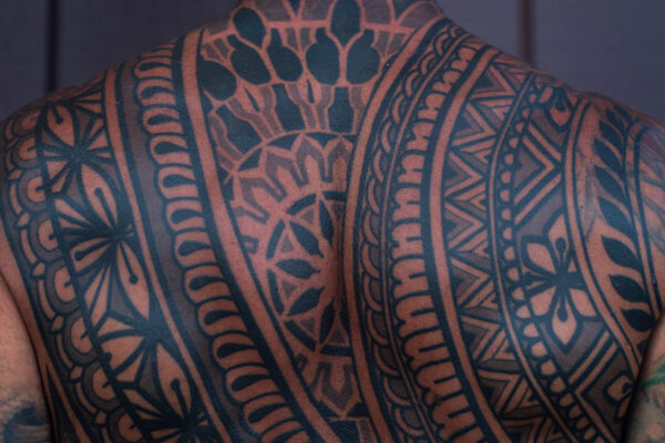 Jeremiah's Ornamental Flow Full Back, ornamental tattoo by Simon Halpern, Kāneʻohe, Oahu
