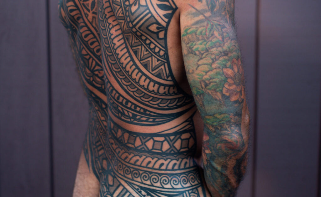 Jeremiah's Ornamental Flow Side Body, ornamental tattoo by Simon Halpern, Kāneʻohe, Oahu