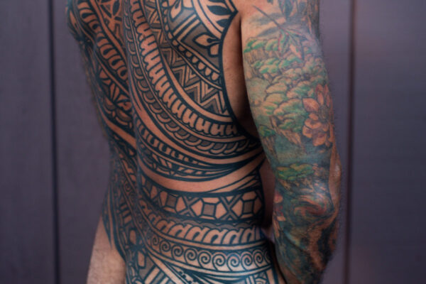 Jeremiah's Ornamental Flow Side Body, ornamental tattoo by Simon Halpern, Kāneʻohe, Oahu