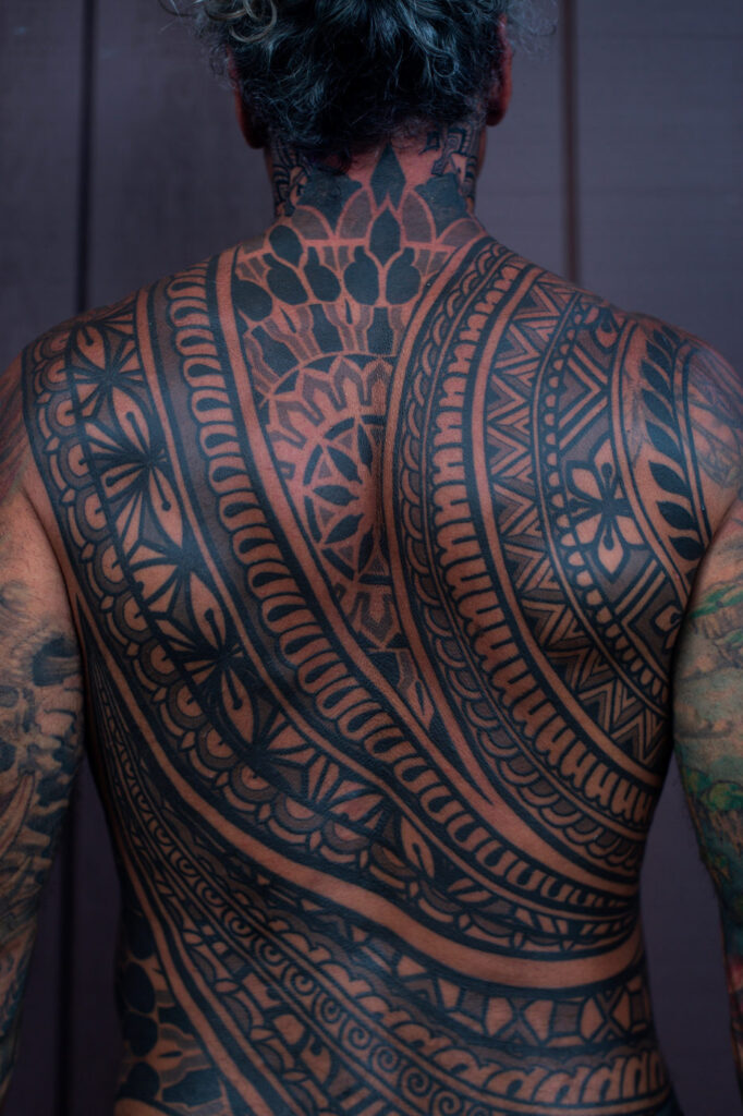 Jeremiah's Ornamental Flow Full Back, ornamental tattoo by Simon Halpern, Kāneʻohe, Oahu