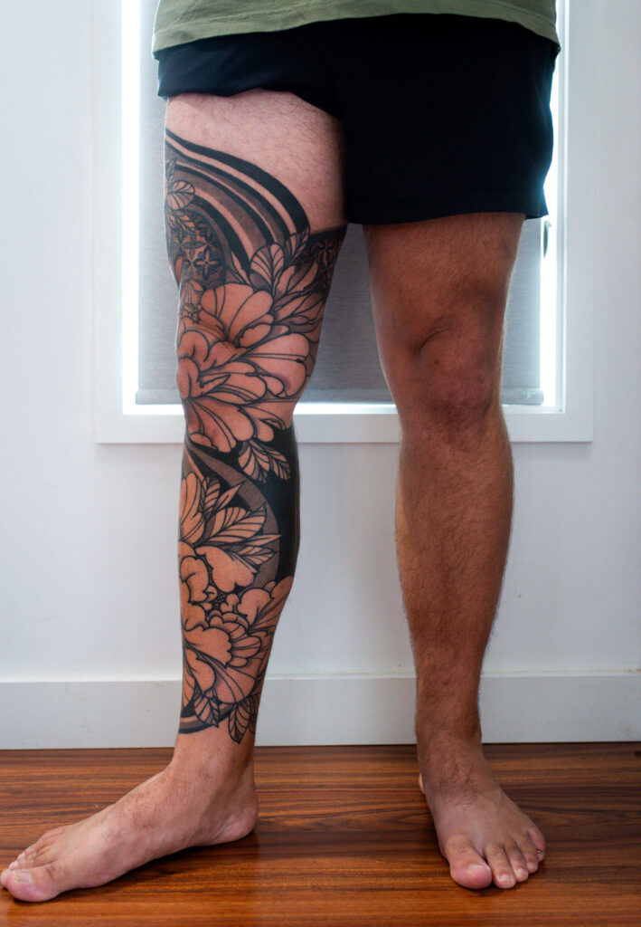 Kuhn's Full Floral and Black Work Leg, inner view, floral and black work tattoo by Simon Halpern, Kāneʻohe, Oahu