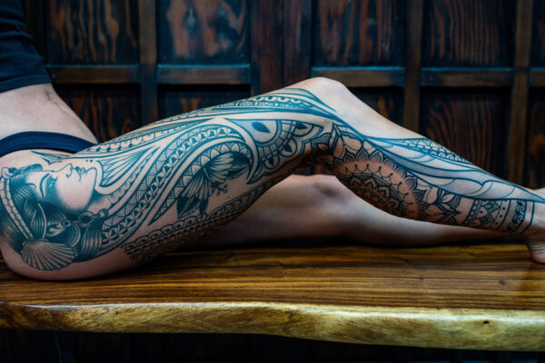 Nellie's Pattern Work Flow Leg, ornamental pattern work tattoo by Simon Halpern, Kāneʻohe, Oahu